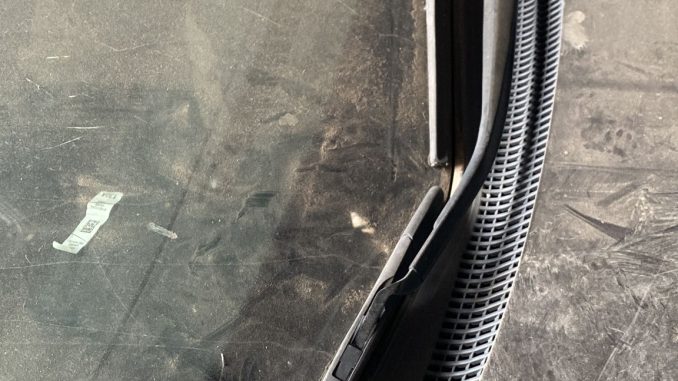 Toyota Corolla 2013-2018 Çıkma Silecek Izgarası Toyota Corolla 2013-2018 Çıkma Silecek Izgarası