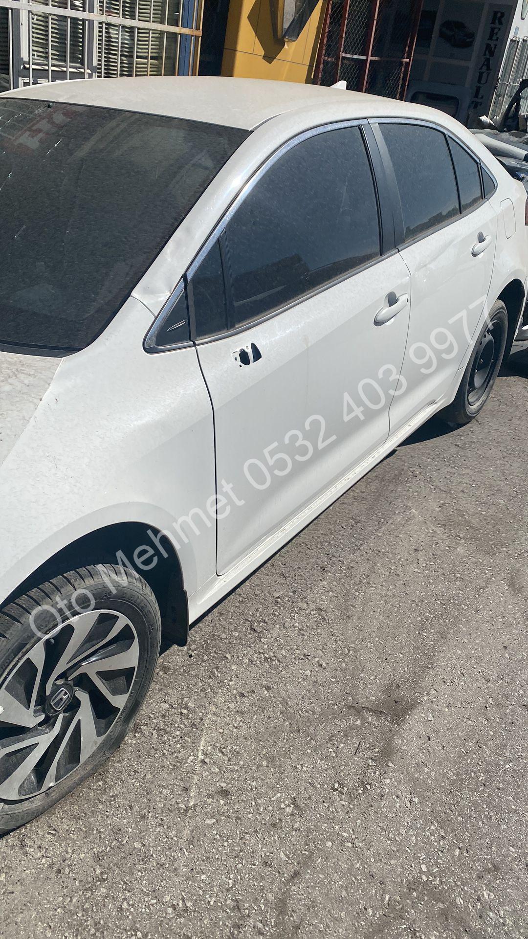 Toyota Corolla 2019-2021 Çıkma Sol Beyaz Kapı